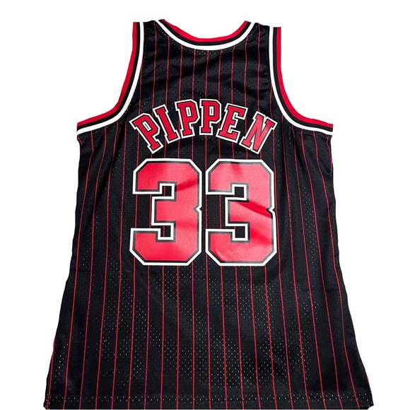 Scottie Pippen Mitchell and Ness Chicago Bulls 1995-96 Swingman Jersey Medium - Picture 7 of 7
